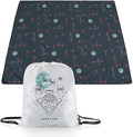 Picnic TIME Star Wars Death Star Impresa Picnic Blanket Extra Large Lightweight Fleece Beach and Outdoor Blanket with Drawstring Backpack and Easy Fold Design (Black and White)