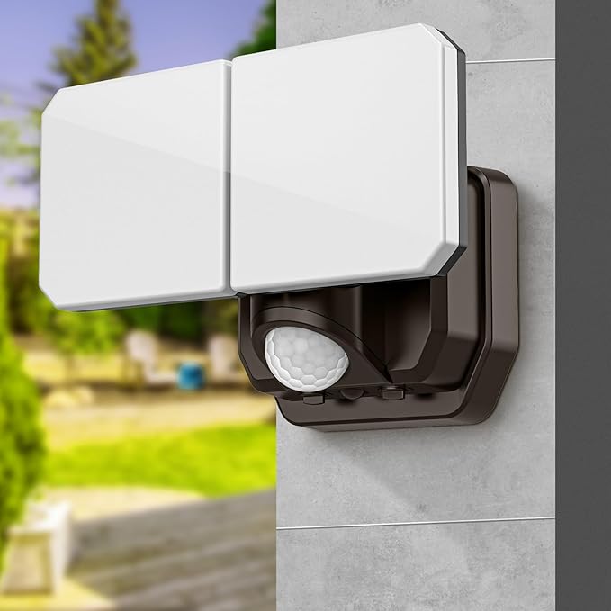 Battery Powered Flood Light Outdoor5000K 2 Modes High Brightness 1000LM Motion Sensor Security Light6-Month Battery Life49FT Sensing Distancewireless security lightsOutdoor or Indoors Used