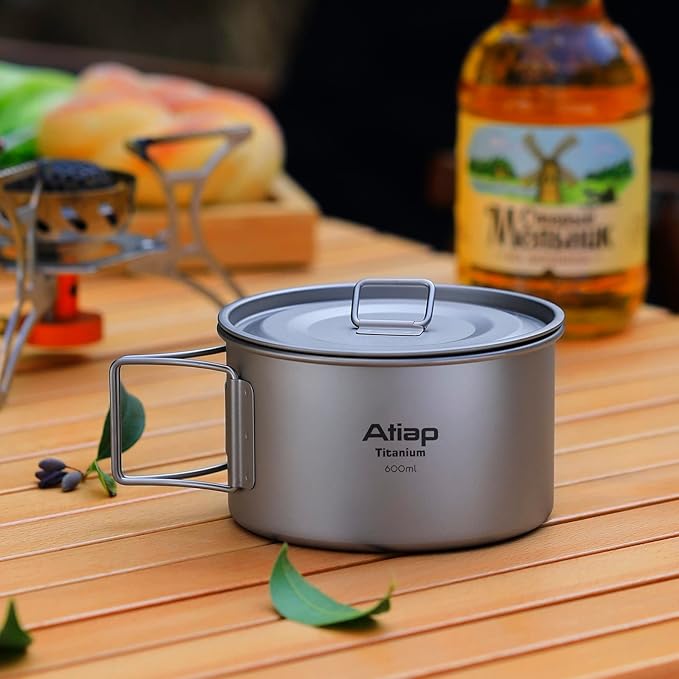 Titanium Bowl Pot with Foldable Handle Single-Wall Titanium Cooking Tableware Bowl with Folding Handle for Outdoor Camping Hiking Picnic (600ML with Lid)