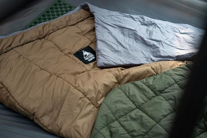 OneTigris Featherlite Ultralight Sleeping Quilt Weighs 35oz Warm Hammock Topquilt 40 Degree with Footbox Perfect for Outback Camping Hiking Backpacking and Hammocks