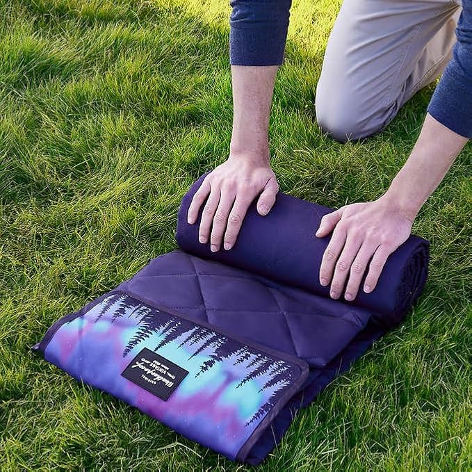 Weatherproof Vintage Portable Picnic Blanket (60in x 72in) - Foldable &amp Sandproof Beach &amp Camping Blanket - With Carry Strap (Stars)