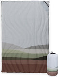 Picnic TIME Aura Outdoor Puffer Blanket Water-Repellent Puffy Printed Picnic Blanket for Camping and Park Large Cozy Outdoor Mat with Drawstring Bag Corner Loops and Pocket (Afternoon Fields)