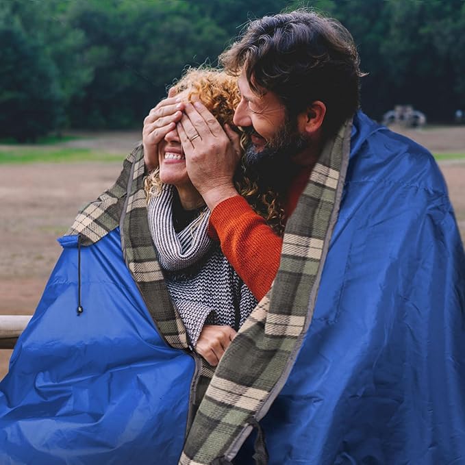 DUKUSEEK Outdoor Stadium Blankets with Hood Fleece Blankets Quilted Extra Thick Fleece Warm Windproof Sandproof Includes Stuff Sack Shoulder Strap