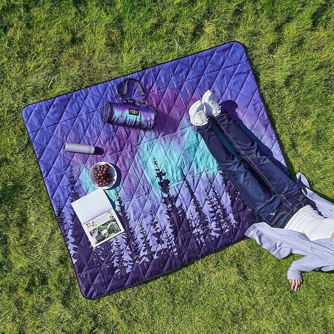 Weatherproof Vintage Portable Picnic Blanket (60in x 72in) - Foldable &amp Sandproof Beach &amp Camping Blanket - With Carry Strap (Stars)