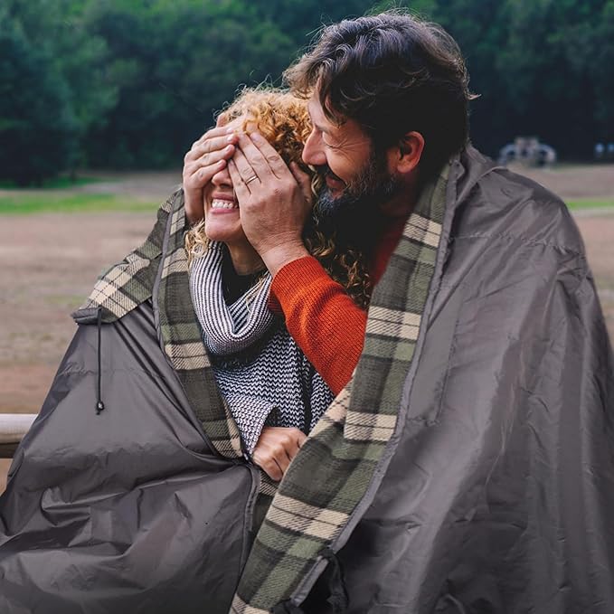 DUKUSEEK Stadium Blanket for Outdoor Sports Waterproof Hooded Blankets Windproof Warm Fleece Blankets for Camping Stadium Beach Picnic Concerts Car Dog 79x58