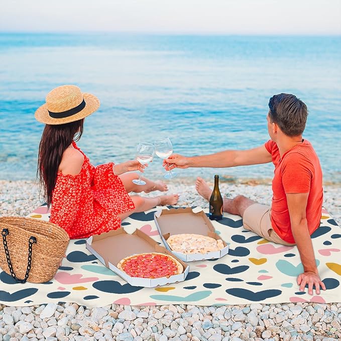 Waterproof Sandproof Beach Blanket 59''×68'' Funny Shape Heart Polyester Outdoor Picnic Blanket with 4 Stakes &amp Storage Bag for BeachCampingVacation