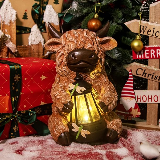 DKJOCKY Highland Cow Garden Decor Statue with Solar Light Lantern Birthday Gifts for Women Mom Grandma Funny Waterproof Resin Figurine Outdoor Decorations for Yard Patio Lawn Balcony Porch