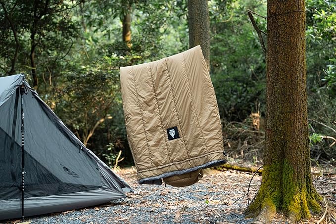 OneTigris Featherlite Ultralight Sleeping Quilt Weighs 35oz Warm Hammock Topquilt 40 Degree with Footbox Perfect for Outback Camping Hiking Backpacking and Hammocks