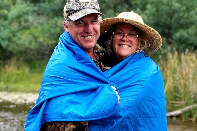 DOWN UNDER OUTDOORS Large Waterproof Windproof Extra Thick 350 GSM Quilted Fleece or Sherpa Stadium Blanket