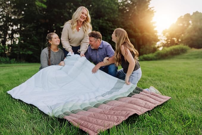 Picnic TIME Aura Outdoor Puffer Blanket Water-Repellent Puffy Printed Picnic Blanket for Camping and Park Large Cozy Outdoor Mat with Drawstring Bag Corner Loops and Pocket (Afternoon Fields)