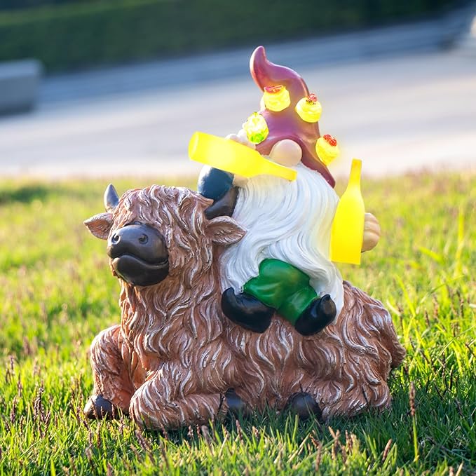 DKJOCKY Gnome Garden Decor Statue with Solar Light Lantern Highland Cow Birthday Gifts for Women Mom Grandma Funny Waterproof Resin Figurine Outdoor Decorations for Yard Patio Lawn Balcony Porch