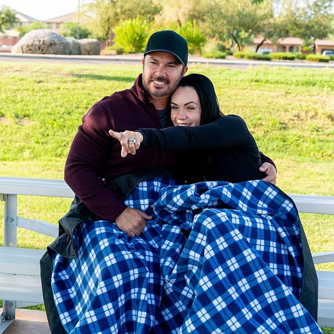 BRAWNTIDE Large Outdoor Waterproof Blanket - Extra Thick Fleece Warm Windproof Sandproof Quilted 82 x 55 Ideal for Beaches Picnics Camping Stadiums Dogs Car