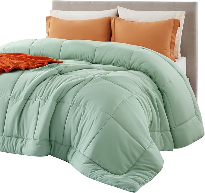 Bedsure Comforter Duvet Insert - Quilted Comforters Full Size All Season Duvet GentleSoft Down Alternative Bedding Blanket with 8 Tabs Gifts for Women/Men Sage Green Full 86 x 82 Inches