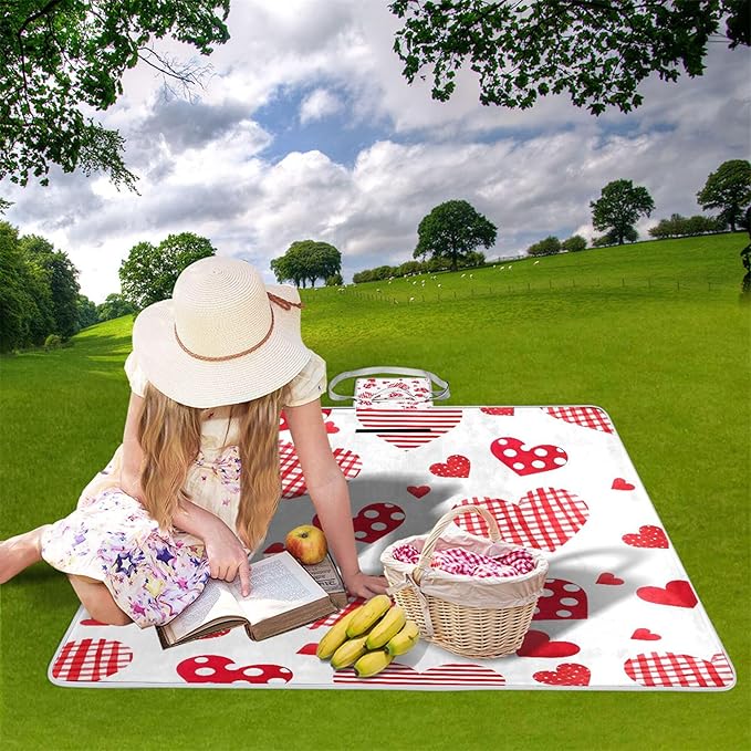 MNSRUU Picnic Blanket Waterproof Foldable Dotted Heart Large Outdoor Picnic Beach Camping Blanket Travel Mat Shoulder Strap Tote Rectangle 57x59in