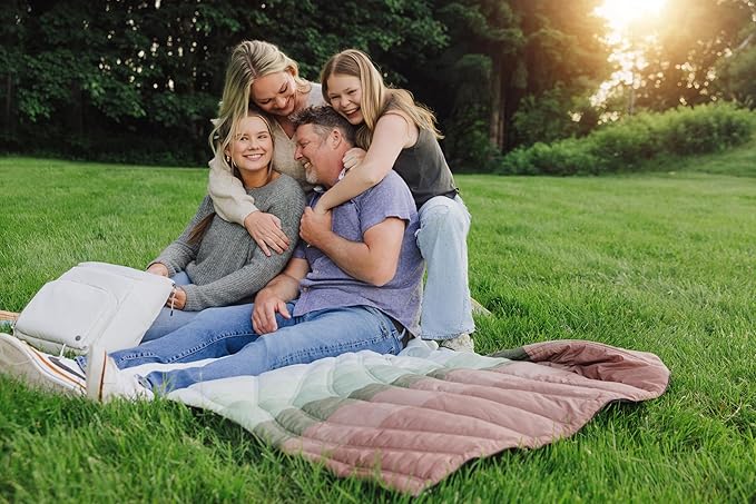 Picnic TIME Aura Outdoor Puffer Blanket Water-Repellent Puffy Printed Picnic Blanket for Camping and Park Large Cozy Outdoor Mat with Drawstring Bag Corner Loops and Pocket (Afternoon Fields)
