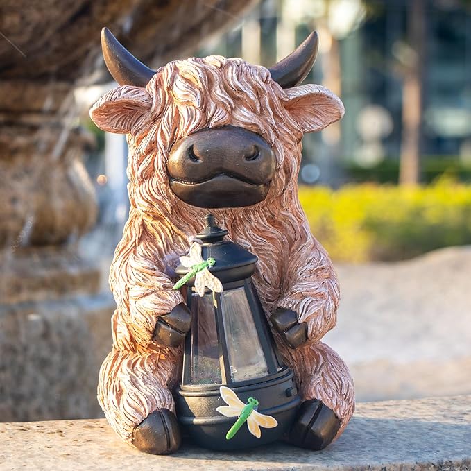 DKJOCKY Highland Cow Garden Decor Statue with Solar Light Lantern Birthday Gifts for Women Mom Grandma Funny Waterproof Resin Figurine Outdoor Decorations for Yard Patio Lawn Balcony Porch