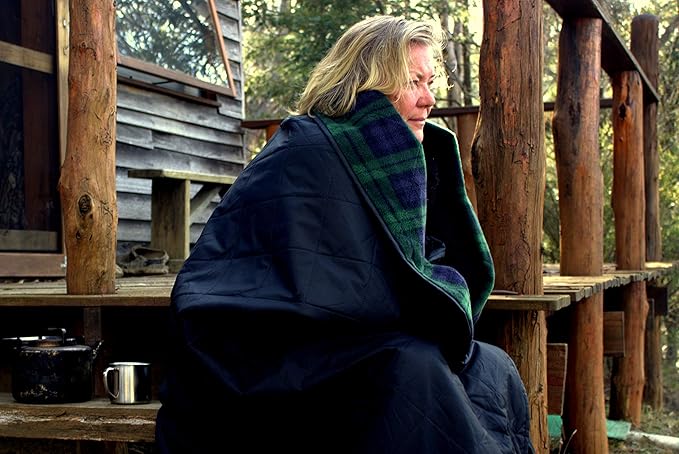 DOWN UNDER OUTDOORS Large Waterproof Windproof Extra Thick 350 GSM Quilted Fleece or Sherpa Stadium Blanket