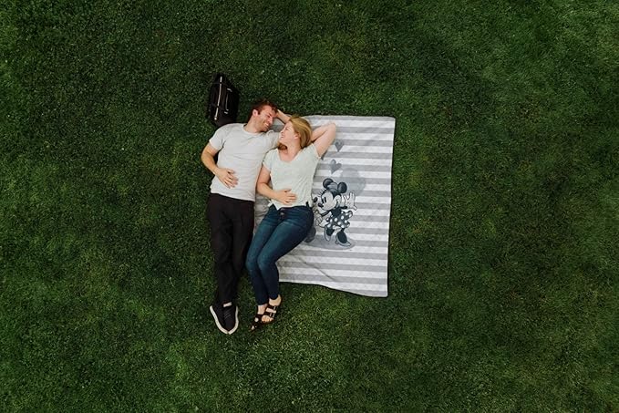 Picnic TIME Disney Mickey and Minnie Mouse Impresa Picnic Blanket Lightweight Folding Beach Blanket with Carry Backpack Machine Washable Water Resistant Fleece Picnic Mat (Black and White)