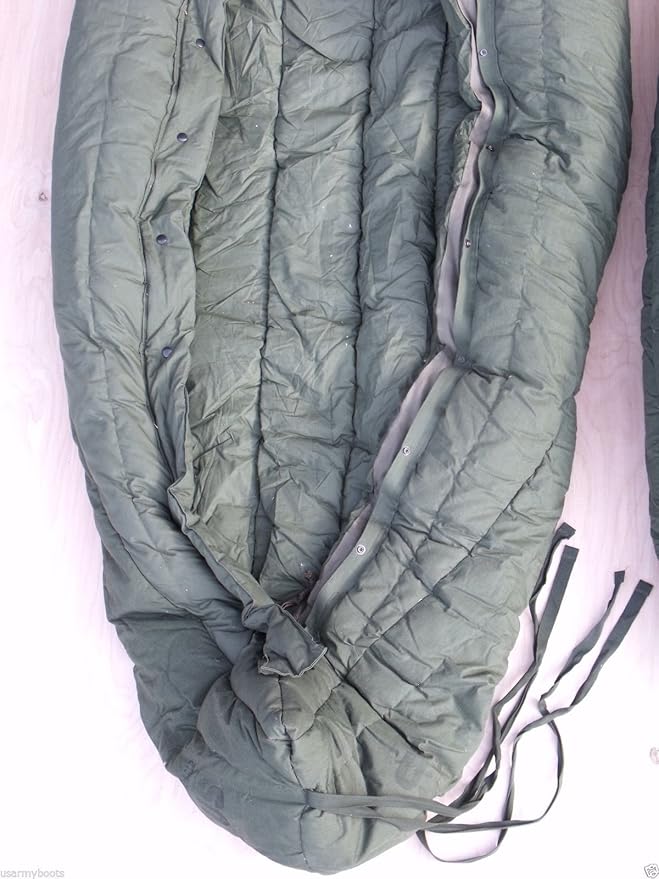 Very Warm Thick Old School Military US Army Subzero Extreme Cold Weather ECW Down OD Green Sleeping Bag by US Goverment GI USGI
