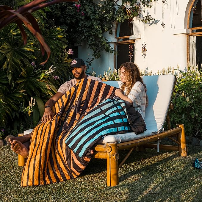Nomadix Puffer Blanket – Water-Resistant Eco-Friendly Insulated Blanket with Snaps for Camping Beach and Travel Made from Recycled Materials