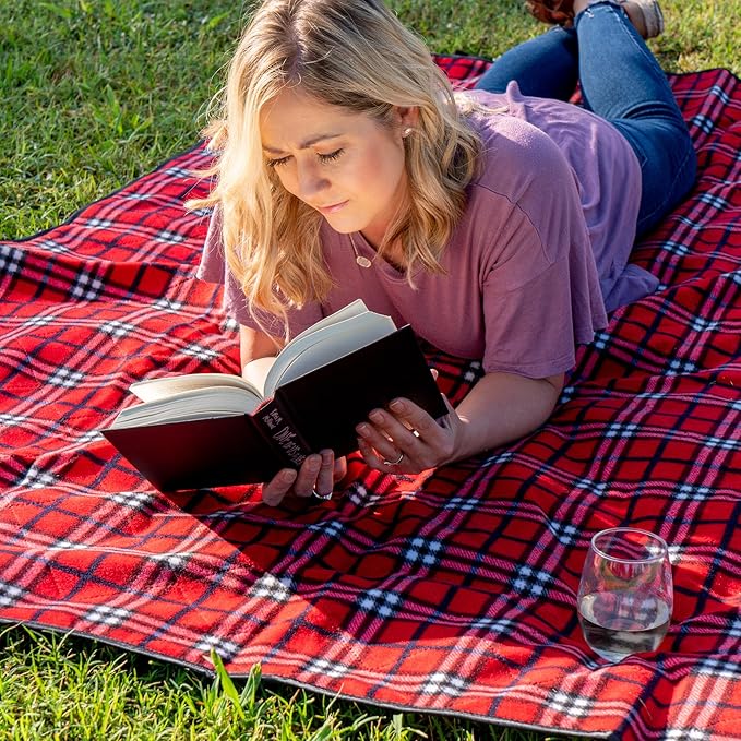 BRAWNTIDE Large Outdoor Waterproof Blanket - Extra Thick Fleece Warm Windproof Sandproof Quilted 82 x 55 Ideal for Beaches Picnics Camping Stadiums Dogs Car