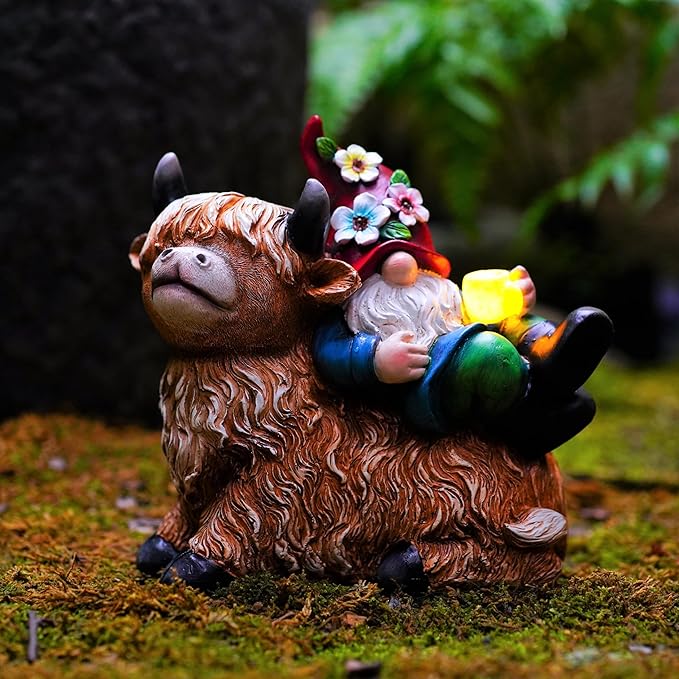 Garden Gnomes Decor Outdoor Statues Gnome on Highland Cow Hold Solar Cup Light Outdoor Decorations for PatioYard and Gift for Mom