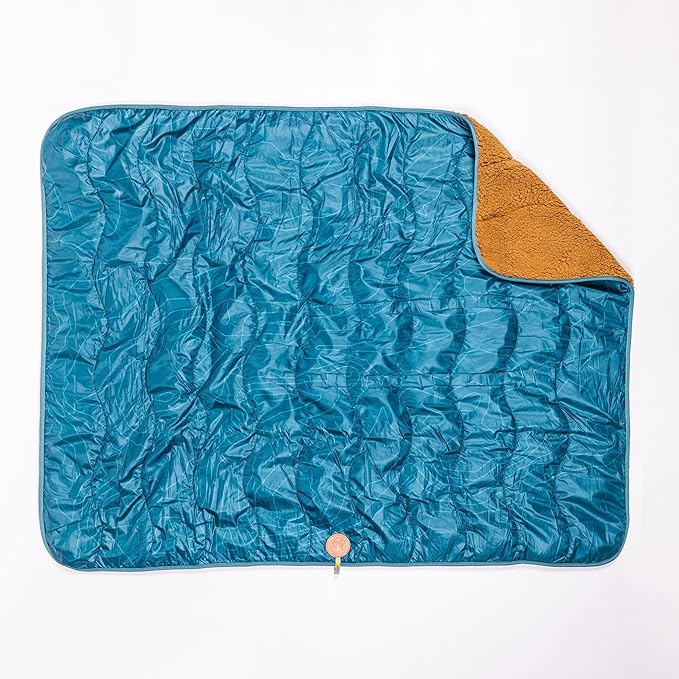 Wilderdog Double-Sided Dog Picnic Blanket – Sherpa Fleece &amp Water-Resistant Shell – 42.5” x 56.5” – Caspian