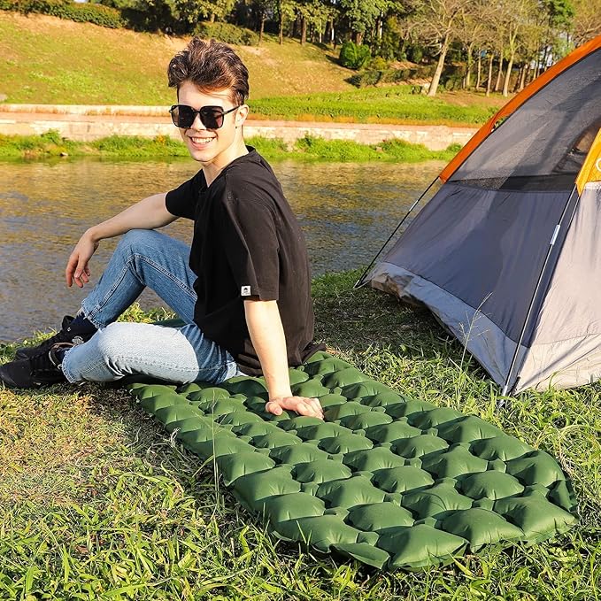 Amazon Basics Camping Sleeping Pad with Quick-Inflate Built-in Foot Pump Water Resistant Ultralight Portable for Hiking and Backpacking Olive Green