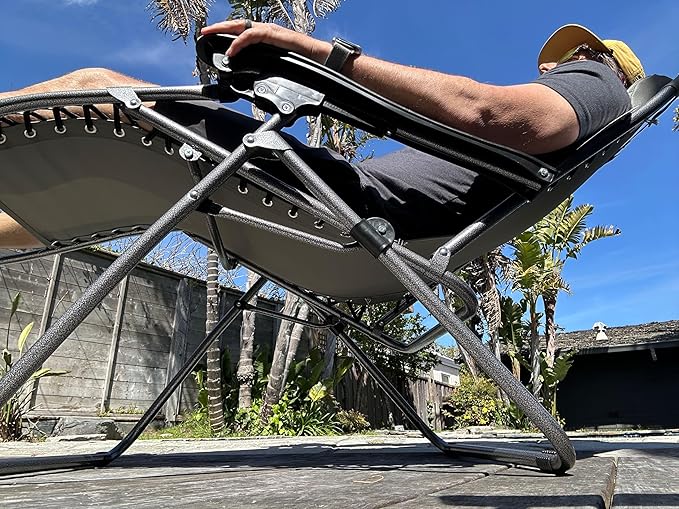 Heavy Duty Zero Gravity Chair with Adjustable Reclining Large Side Table Gray 600D Polyester Powder-Coated Steel Frame 300 lbs Capacity